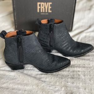 Frye Sacha Moto Boots 7.5 With Box